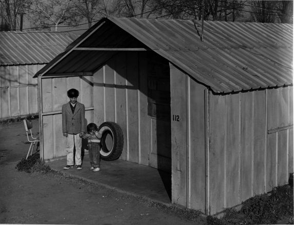 (3679) Children, farm labor camp (3679) Children, farm labor camp